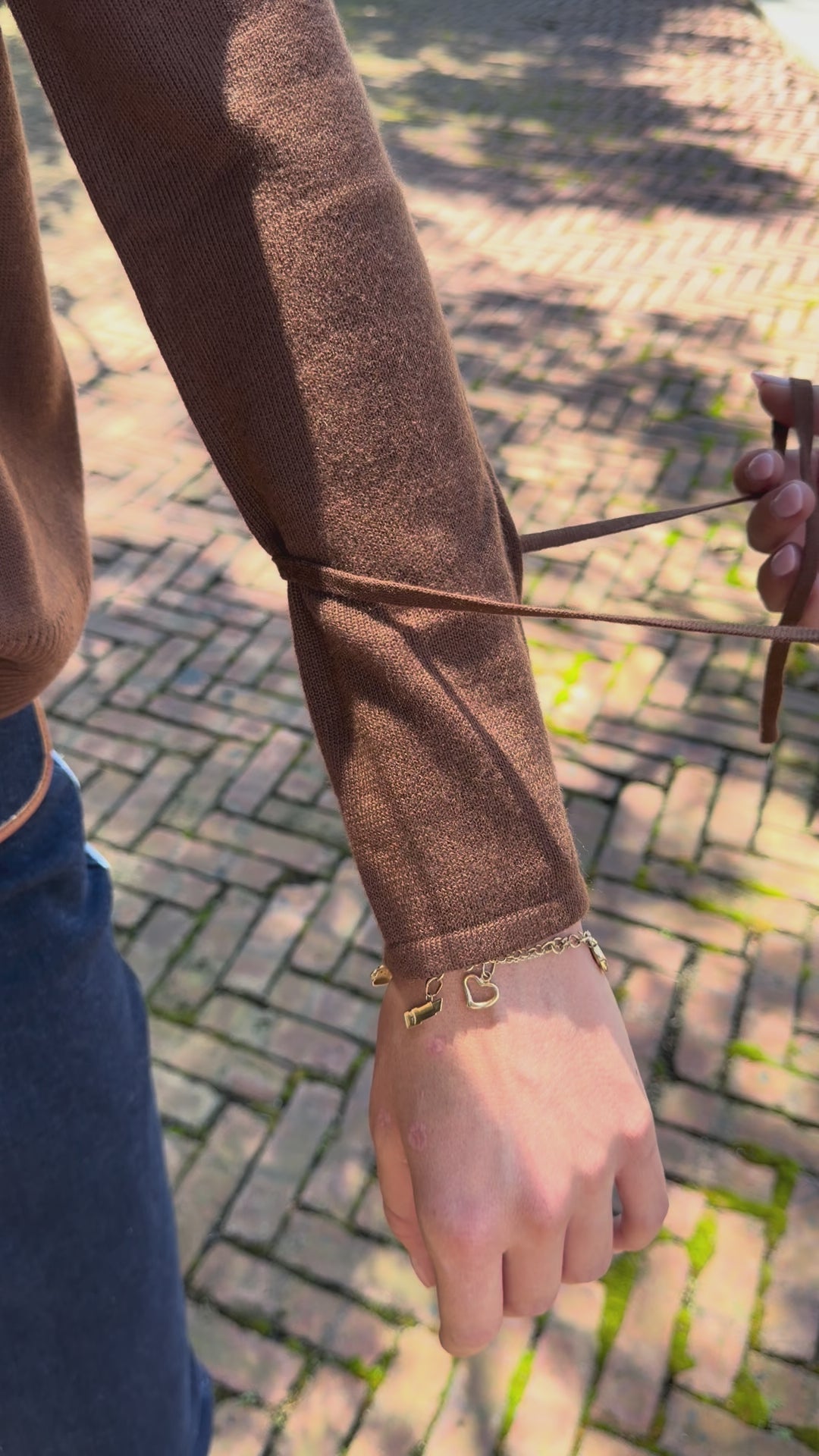 How to tie sleeve detail